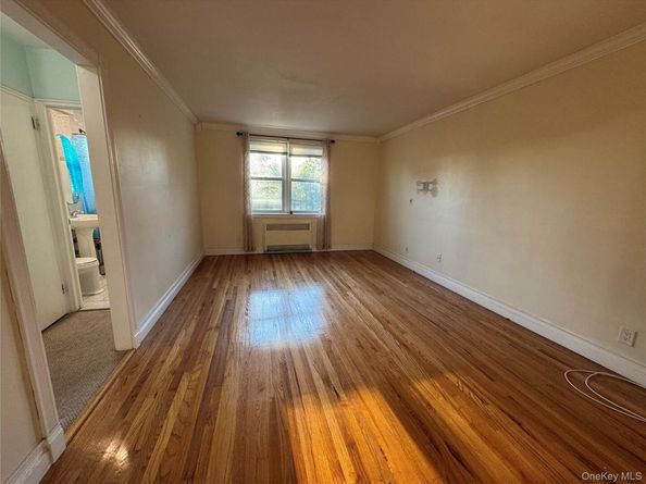 30 Cathedral Avenue 4A, Hempstead NY 11550