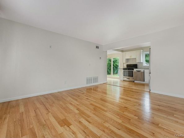205 S 12th Street, Lindenhurst NY 11757