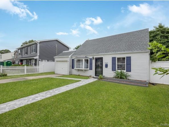 205 S 12th Street, Lindenhurst NY 11757