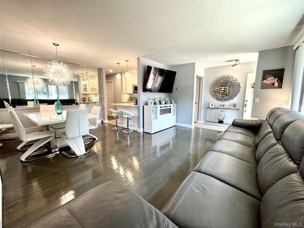 17 Linden Street, Massapequa NY 11758