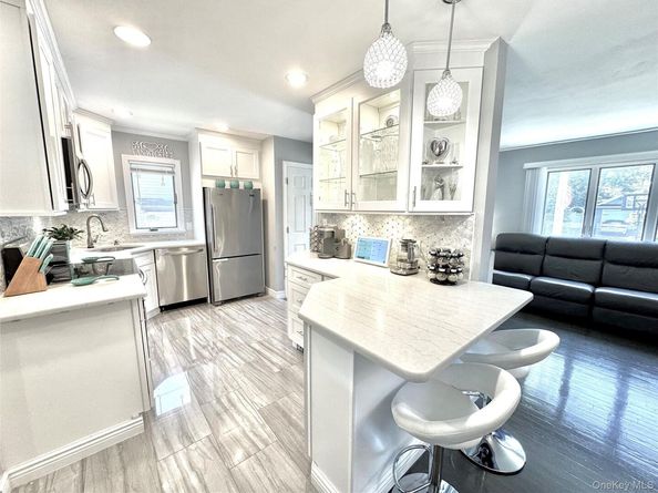 17 Linden Street, Massapequa NY 11758