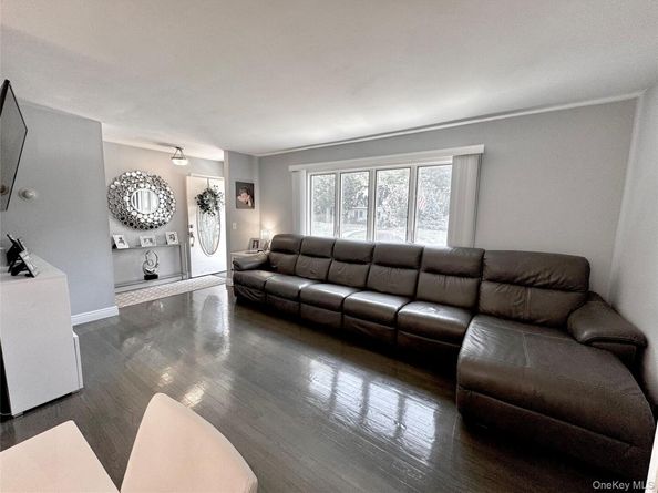 17 Linden Street, Massapequa NY 11758