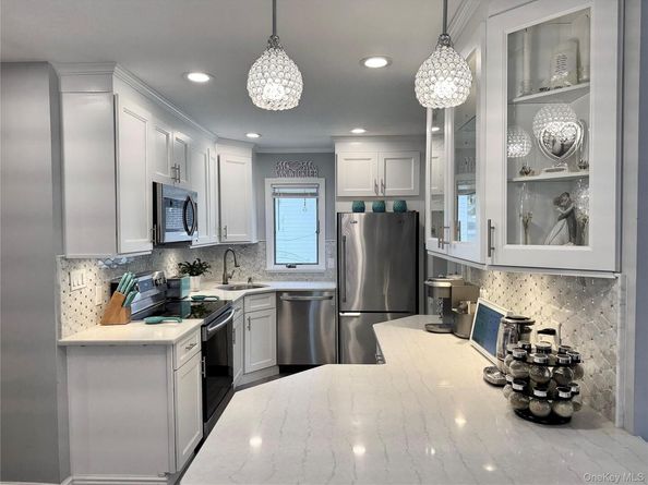 17 Linden Street, Massapequa NY 11758
