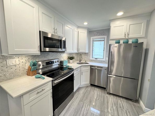 17 Linden Street, Massapequa NY 11758