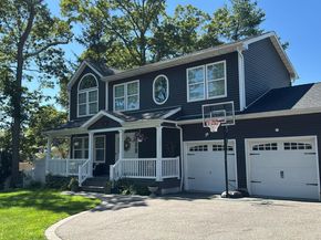 70 W 8th Street, Ronkonkoma NY 11779