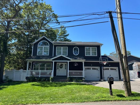 70 W 8th Street, Ronkonkoma NY 11779