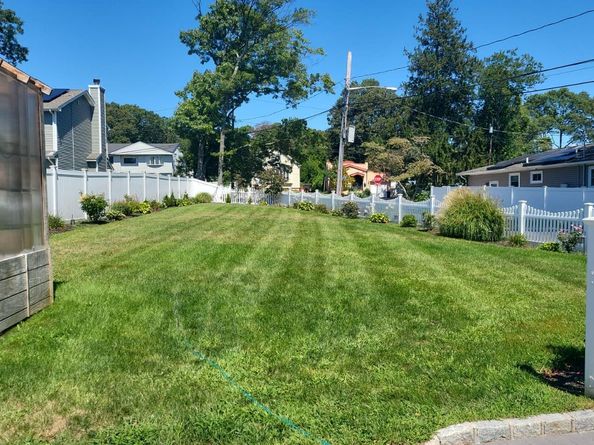 70 W 8th Street, Ronkonkoma NY 11779