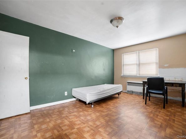 15062 Booth Memorial Avenue, Flushing NY 11355