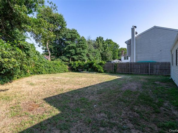 15 Maple Street, Wyandanch NY 11798
