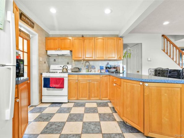 2347 Roosevelt Avenue, East Meadow NY 11554