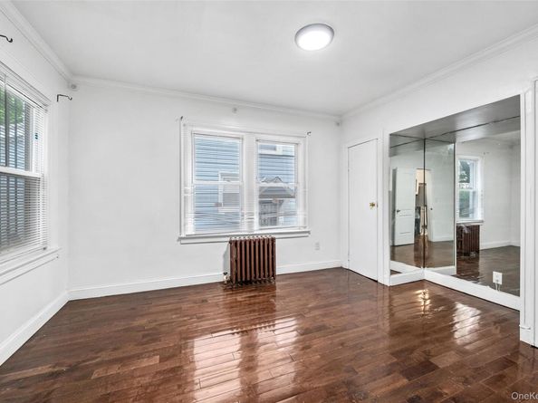 21511 111th Road, Queens Village NY 11429