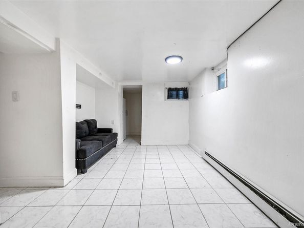 21511 111th Road, Queens Village NY 11429