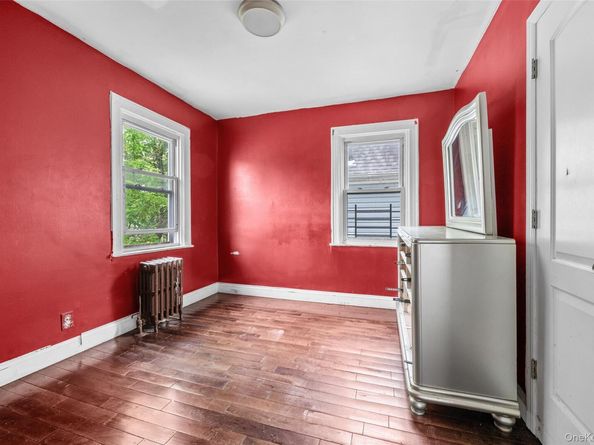 21511 111th Road, Queens Village NY 11429
