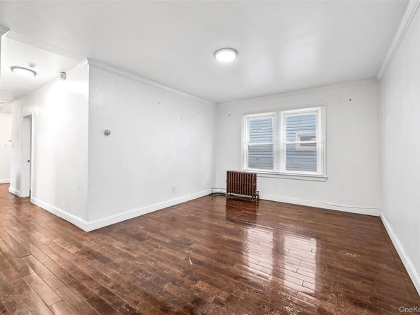 21511 111th Road, Queens Village NY 11429