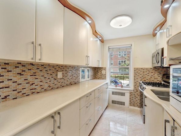 65-74 Saunders Street 1D, Rego Park NY 11374