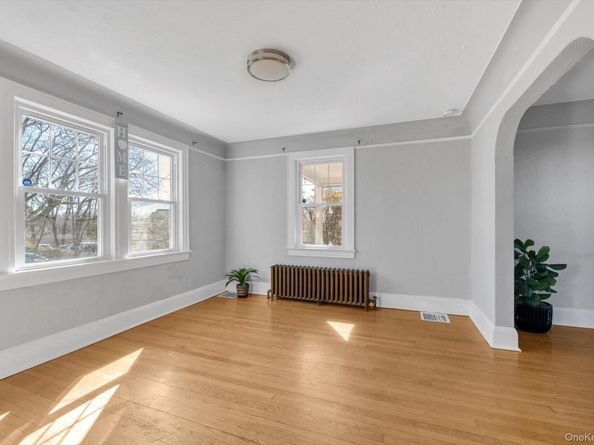 16 Avenue A, Port Washington NY 11050