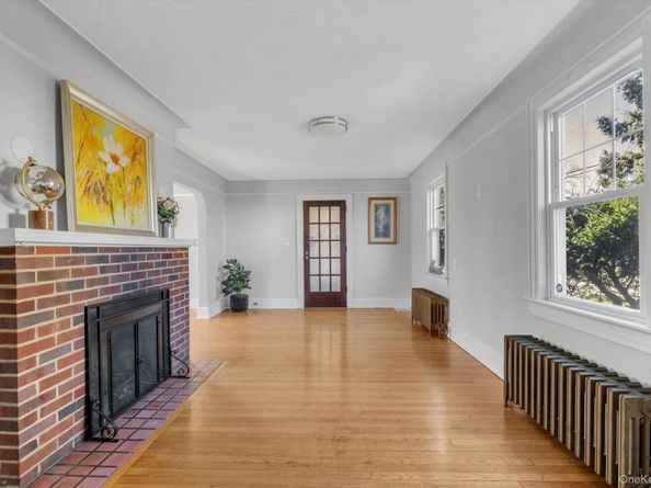 16 Avenue A, Port Washington NY 11050