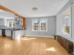 16 Avenue A, Port Washington NY 11050