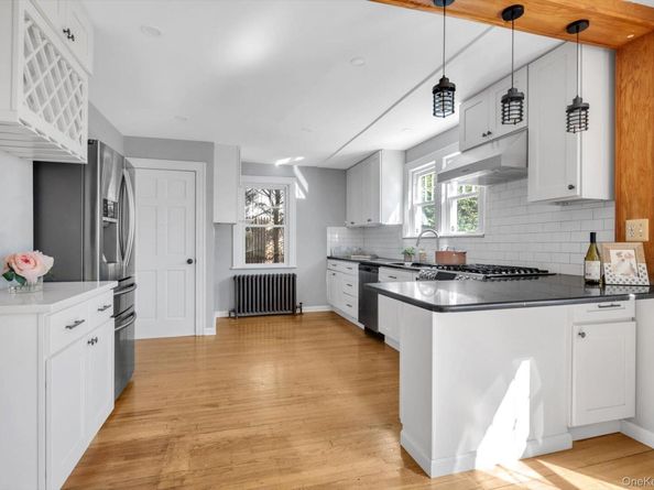 16 Avenue A, Port Washington NY 11050