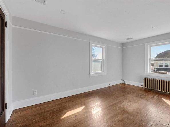 16 Avenue A, Port Washington NY 11050