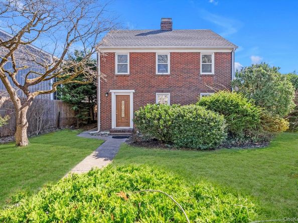 16 Avenue A, Port Washington NY 11050