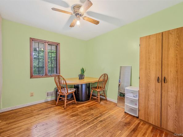 14 Mangin Road, Commack NY 11725