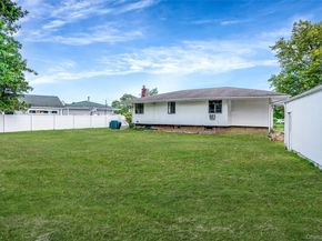 14 Mangin Road, Commack NY 11725