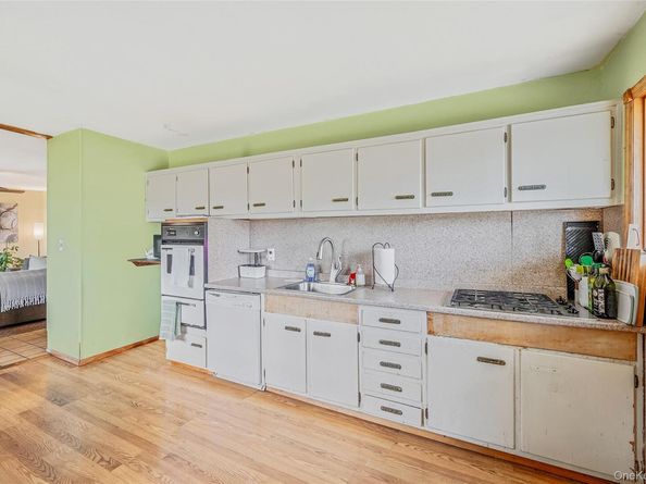 14 Mangin Road, Commack NY 11725