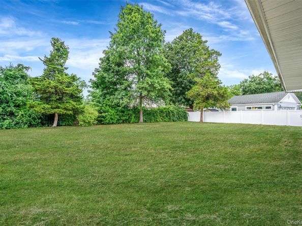 14 Mangin Road, Commack NY 11725