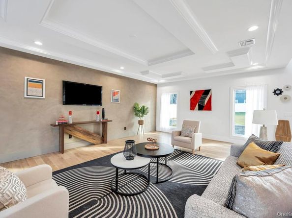 61 Stephen Drive, Plainview NY 11803