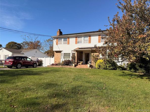 737 3rd Street, Ronkonkoma NY 11779