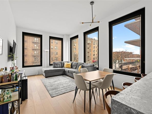 21-21 31st Street 2L, Astoria NY 11105