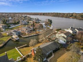 182 Connetquot Drive, Oakdale NY 11769