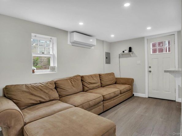 14 Maple Street, Glenwood Landing NY 11547