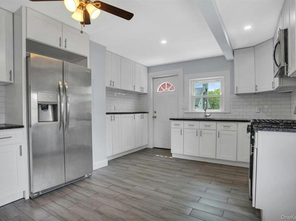 14 Maple Street, Glenwood Landing NY 11547