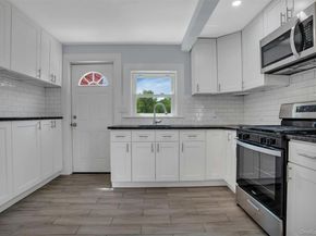 14 Maple Street, Glenwood Landing NY 11547