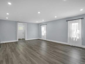 14 Maple Street, Glenwood Landing NY 11547