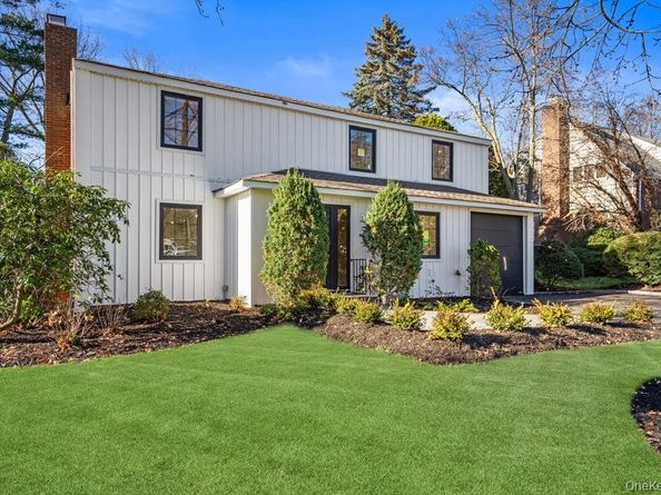 11 Entrance Road, East Hills NY 11577