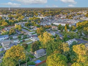 45 Jervis Avenue, Copiague NY 11726