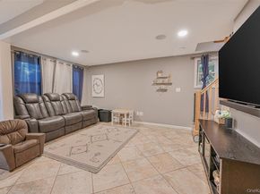 45 Jervis Avenue, Copiague NY 11726