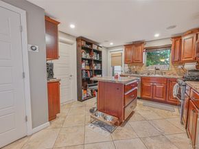 45 Jervis Avenue, Copiague NY 11726