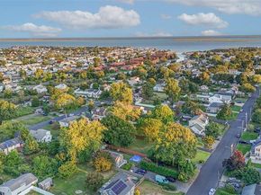 45 Jervis Avenue, Copiague NY 11726