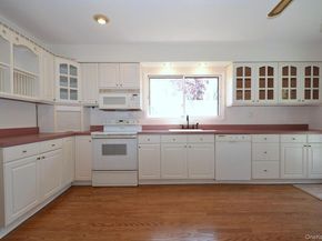 16 Hunter Place, Smithtown NY 11787