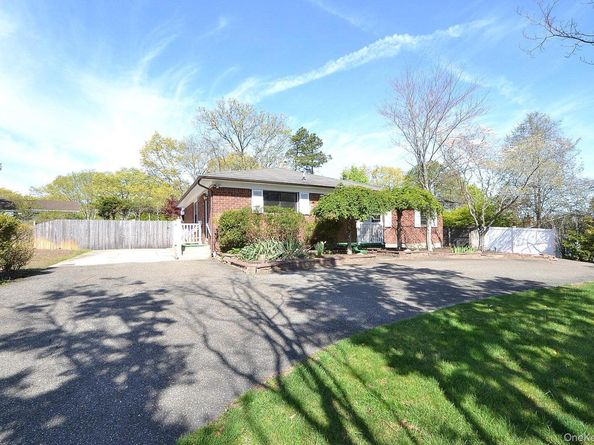 16 Hunter Place, Smithtown NY 11787