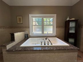 16 Oriole Place, Farmingville NY 11738