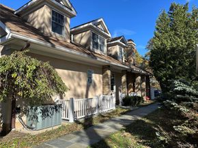 16 Oriole Place, Farmingville NY 11738