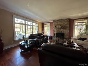 16 Oriole Place, Farmingville NY 11738