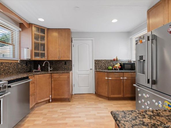33 Prospect Avenue, Lynbrook NY 11563