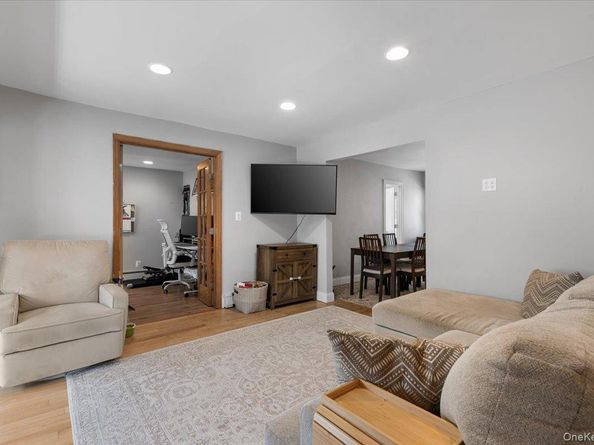 33 Prospect Avenue, Lynbrook NY 11563