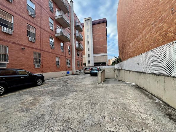 7177 159th Street 3D, Fresh Meadows NY 11365